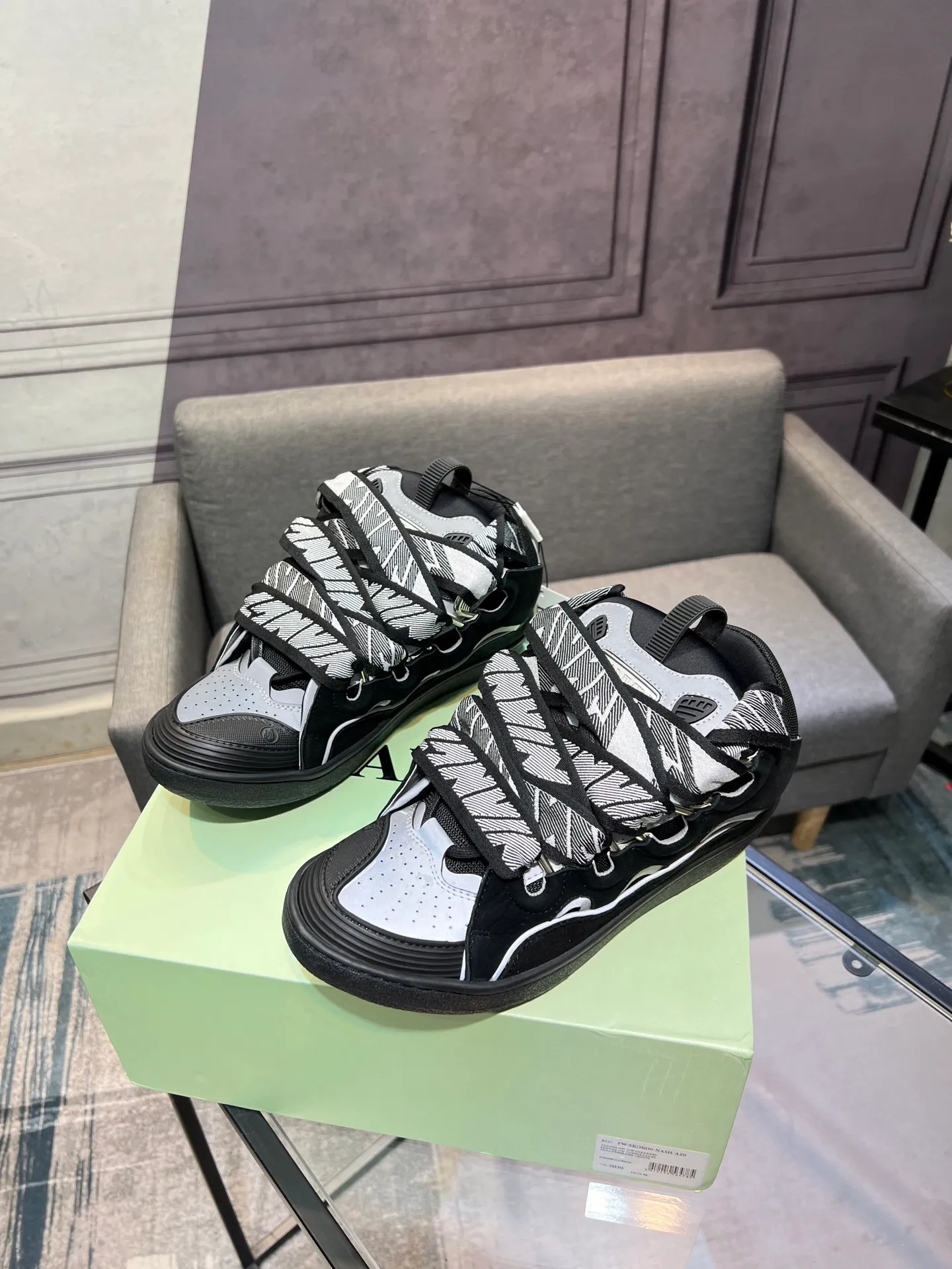 Men's men's shoes💰780 [LANVIN] Latest lace-up fashionable casual sneakers for couples High-quality CLAY couple series‼ ️ The latest trendy products of the season 🌈Many bloggers have planted grass and purchased the original open-mold customization. The upper and outsole are sewn with mark threads without edge sealing. Multiple material splicing combination design. Very versatile for fashionable and casual wear. Comfortable on the feet. Recommended for self-retention (upper cowhide + cow suede + breathable mesh) inner foot pad cowhide exclusive original open-mold clear logo rubber outsole ⚠️36-44 yards (45 custom-made)